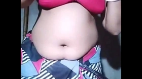 Juicy Bhabhi showing her creamy boobs